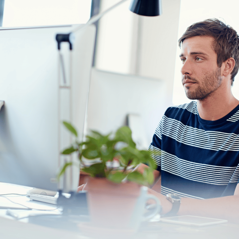 Services - Agile Project Management - Man on computer