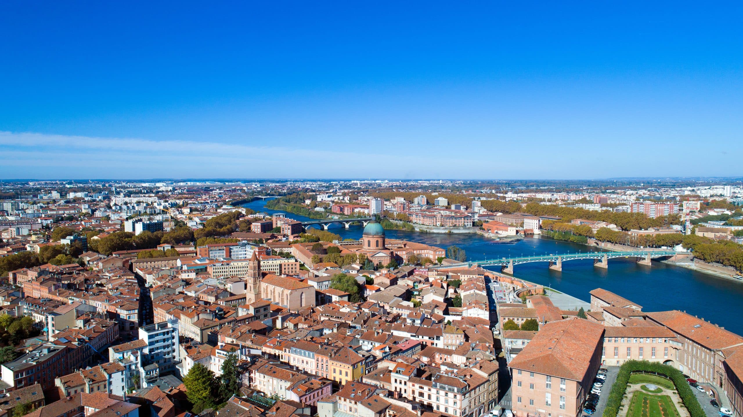 Un nouveau pont construit sur la Garonne au nord de Toulouse pour répondre aux besoins de mobilités