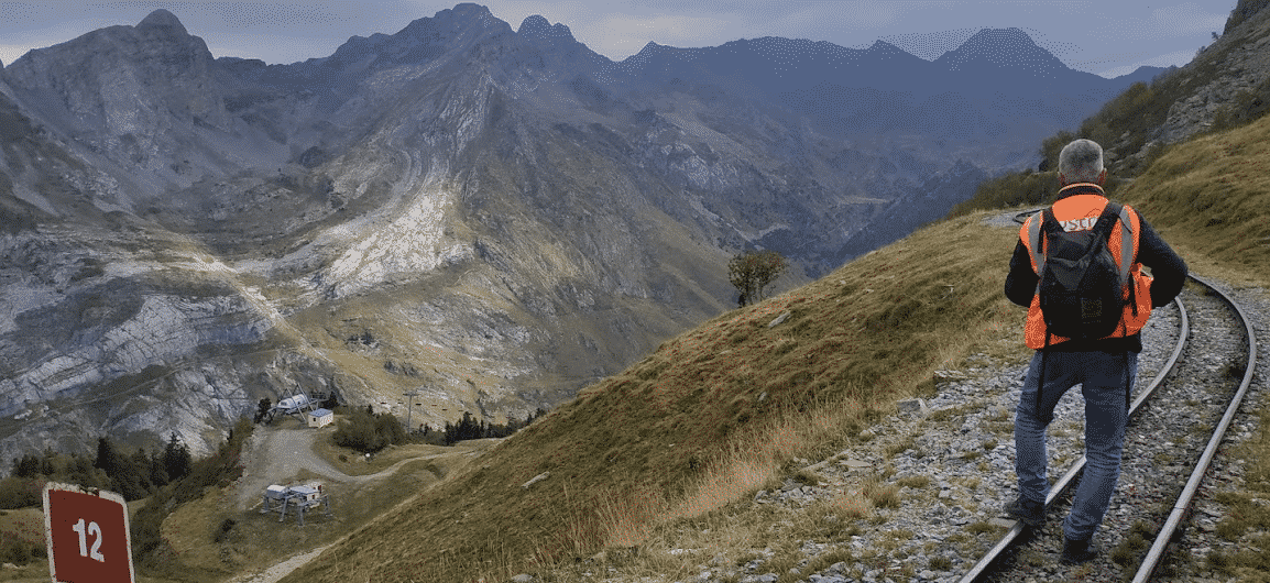 Header background