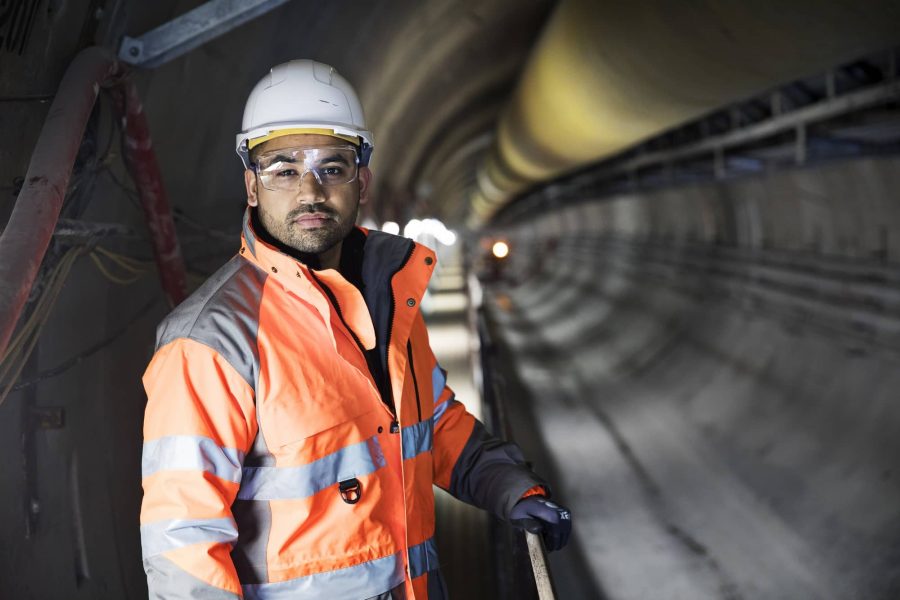 Expert SYSTRA dans un tunnel de la ligne de métro Sydhavn de Copenhague