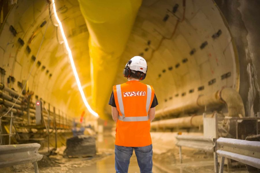 Expert SYSTRA sur le chantier dans la future gare du Vert de Maison, Grand Paris Express, 2021