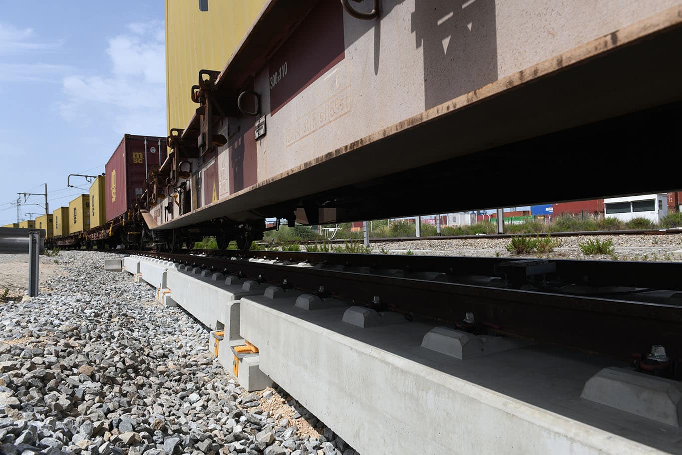 Installation d’une voie ferrée innovante conçue par SYSTRA dans le Port de Marseille-Fos